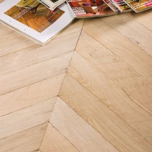 Parquet Point de Hongrie 52,5°-blanc largeur 90 mm par chêne de l'est