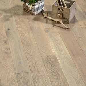 parquet contrecollé gris beige brossé verni mat par chêne de l'est