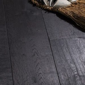 Parquet gamme Extrême - brossé noir par chêne de l'est